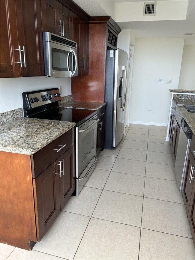 3530 SW 22nd St, Unit 913 in Miami, FL - Building Photo - Building Photo