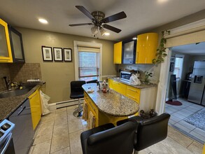 18 Plimpton Ave, Unit 2 in Norwood, MA - Building Photo - Building Photo