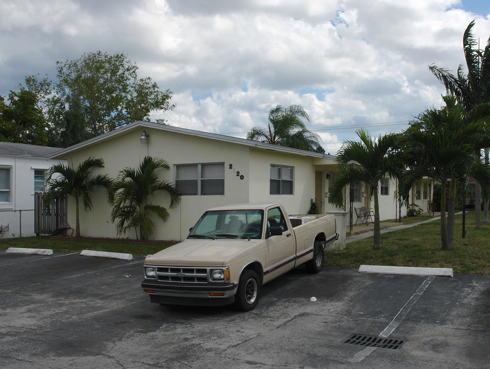 2220 Pierce in Hollywood, FL - Building Photo