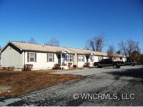 1754 Meadowbank Ter in Hendersonville, NC - Building Photo