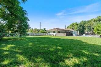 8121 SW 97th Terrace in Miami, FL - Building Photo - Building Photo