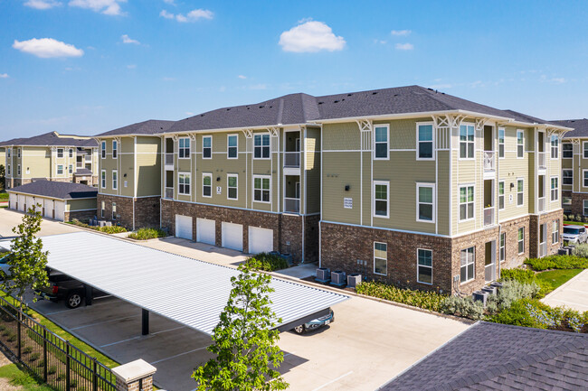 Riverhaus Creekside in New Braunfels, TX - Building Photo - Building Photo