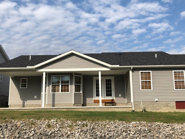 17 Quiet Way in Hurricane, WV - Foto de edificio - Building Photo