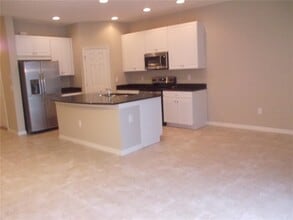 6915 Woodchase Glen Dr in Riverview, FL - Building Photo - Building Photo
