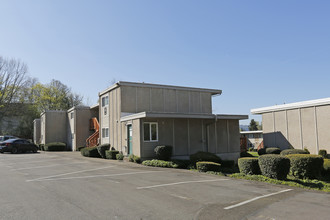 Driftwood Terrace Apartments in Milwaukie, OR - Building Photo - Building Photo