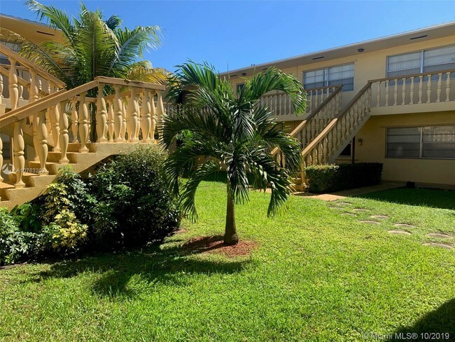 5112 Hollywood Blvd-Unit -21 in Hollywood, FL - Building Photo - Building Photo