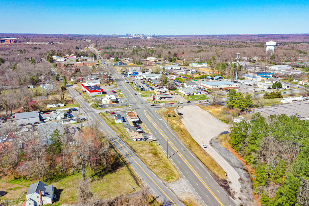 Lambert Landing II in Chester, VA - Building Photo