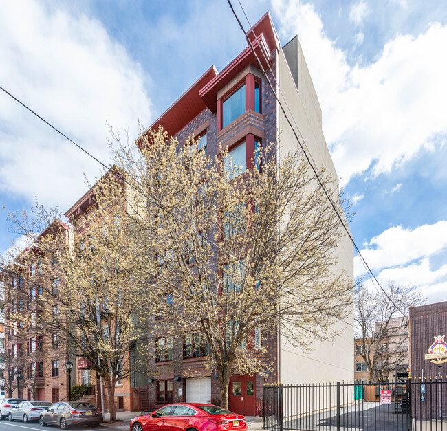 323 Jackson St in Hoboken, NJ - Foto de edificio - Building Photo