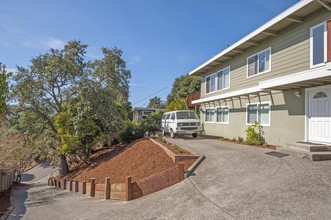 24-28 La Vista Way in San Rafael, CA - Foto de edificio - Building Photo