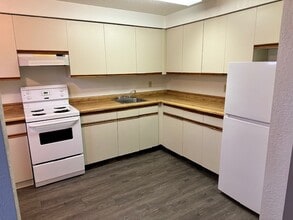 639-639 Constance Ave in Victoria, BC - Building Photo - Building Photo