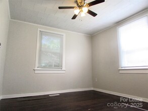 1311 Parkview Cir in Salisbury, NC - Building Photo - Building Photo