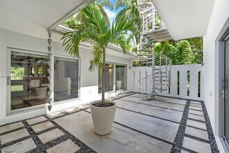 5910 N Bayshore Dr in Miami, FL - Building Photo - Building Photo