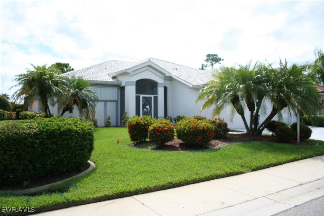 20730 Athenian Ln in North Fort Myers, FL - Foto de edificio