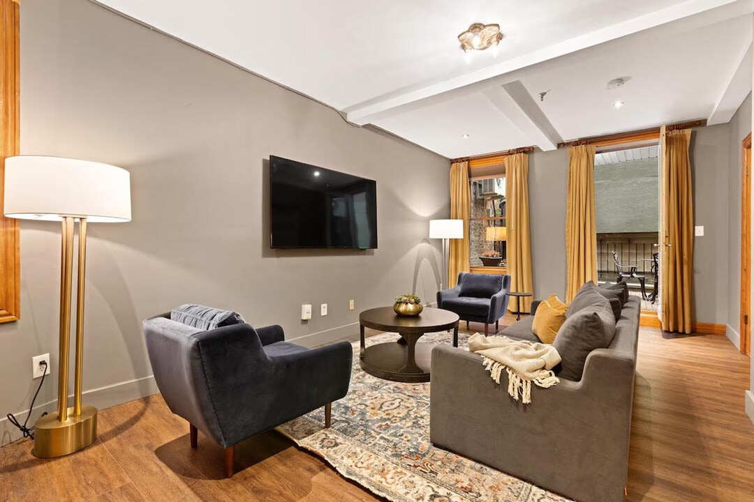 38-03 24th St in Queens, NY - Building Photo