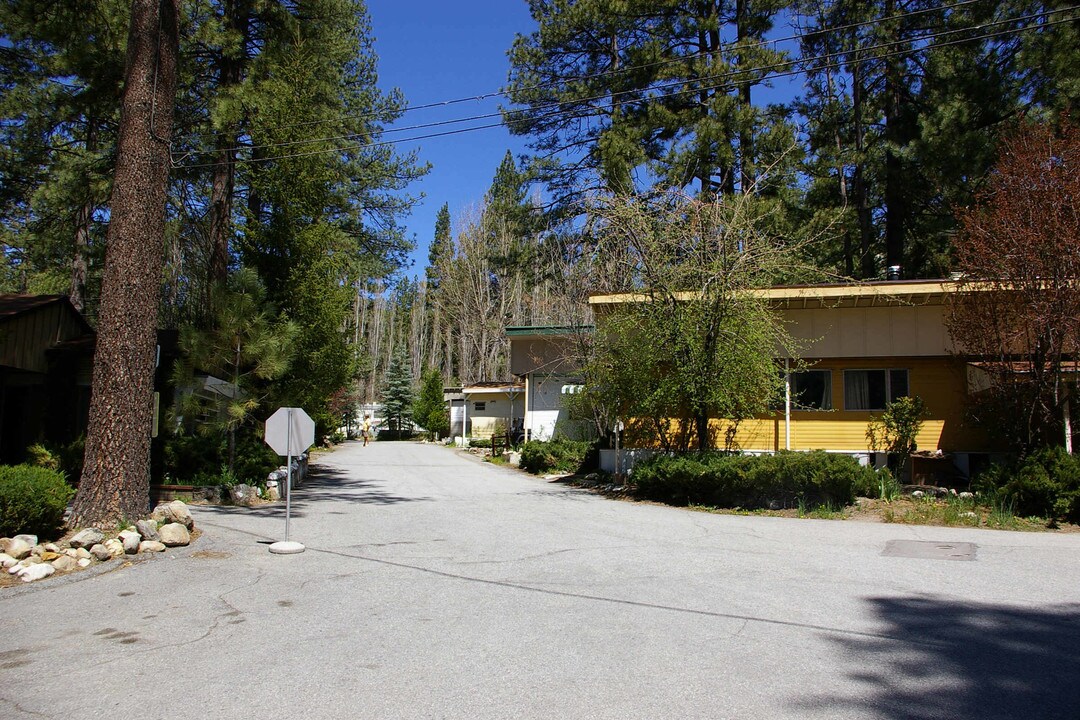 26350 Delano Dr in Idyllwild, CA - Foto de edificio