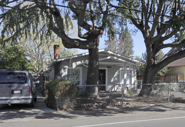 35-39 Central Ave in Redwood City, CA - Building Photo - Building Photo