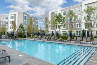 Hanover Hyannis in Barnstable, MA - Foto de edificio - Building Photo