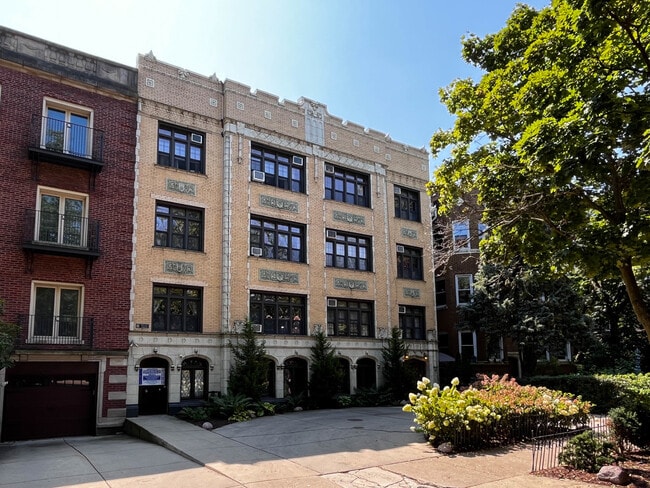 property at 1127 W Farwell Ave