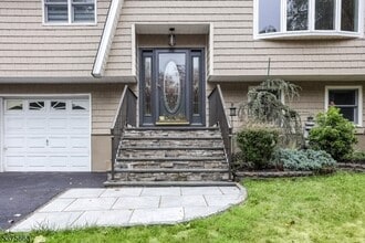 27 Ellen Ln in Wayne, NJ - Building Photo - Building Photo