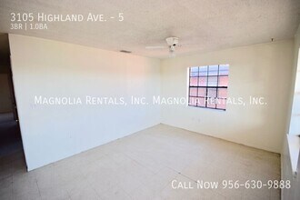 3105 Highland Ave in McAllen, TX - Foto de edificio - Building Photo