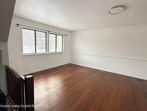 259 Village Ct in Kingston, NY - Building Photo - Building Photo