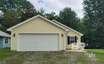 9090 Bay Pnes Rd in Elberta, AL - Building Photo