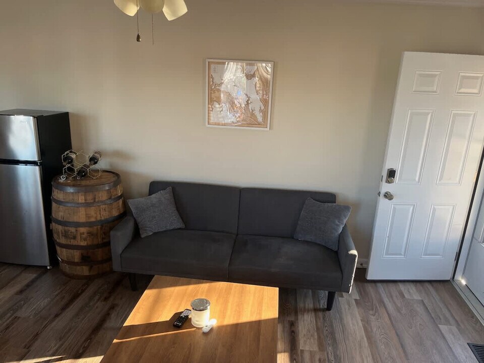 14380 Calvert St in Solomons, MD - Building Photo