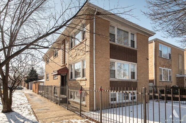 2750 N Linder Ave in Chicago, IL - Building Photo - Building Photo