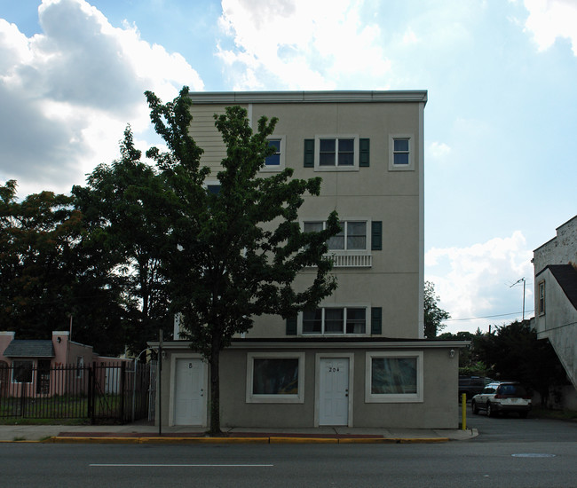 204 Bloomfield Ave in Montclair, NJ - Building Photo - Building Photo