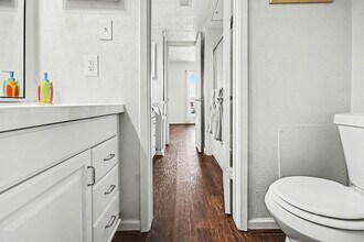 307 Yacht Club Ln in Seabrook, TX - Building Photo - Building Photo