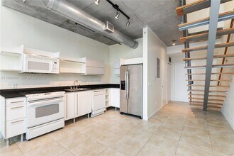 690 SW 1st Ct, Unit 1017 in Miami, FL - Building Photo - Building Photo