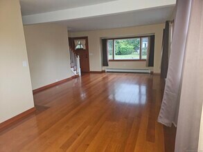79 Hollywood Ave in Bridgeport, CT - Building Photo - Building Photo