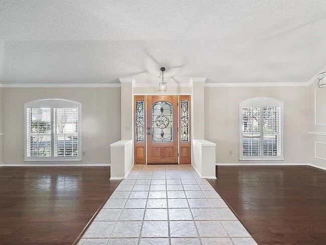 9018 Martha's Dr in Austin, TX - Foto de edificio - Building Photo