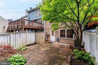1516 Poplar Grove Dr in Reston, VA - Building Photo - Building Photo