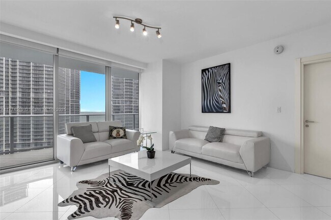 200 Biscayne Blvd, Unit 3908 in Miami, FL - Building Photo - Building Photo