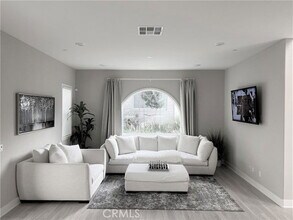 116 Scale in Irvine, CA - Building Photo - Building Photo