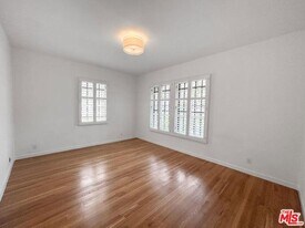 1220 N La Cienega Blvd in West Hollywood, CA - Building Photo