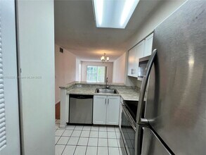 2220 N Cypress Bend Dr in Pompano Beach, FL - Building Photo - Building Photo