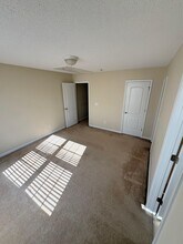 7362 Colleen Park Dr in Whitsett, NC - Foto de edificio - Building Photo