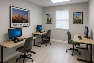 Privately Owned Crestwood Gardens! in Winston-Salem, NC - Foto de edificio - Building Photo