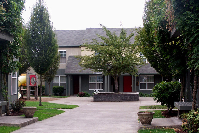 Camellia Court in Newberg, OR - Building Photo - Building Photo