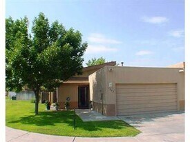 7232 Canary Ln NE in Albuquerque, NM - Building Photo