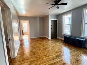 300 Locust Ave, Unit 2 upstairs in Amsterdam, NY - Foto de edificio - Building Photo
