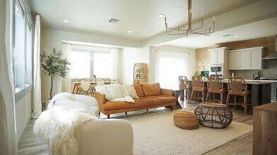 2676 Brooklyn Ln in Redding, CA - Building Photo - Building Photo