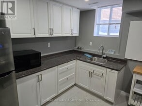 5 Hearthstone Crescent in Courtice, ON - Building Photo - Building Photo