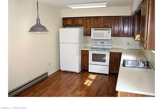 25 Founders Village in Clinton, CT - Building Photo - Building Photo