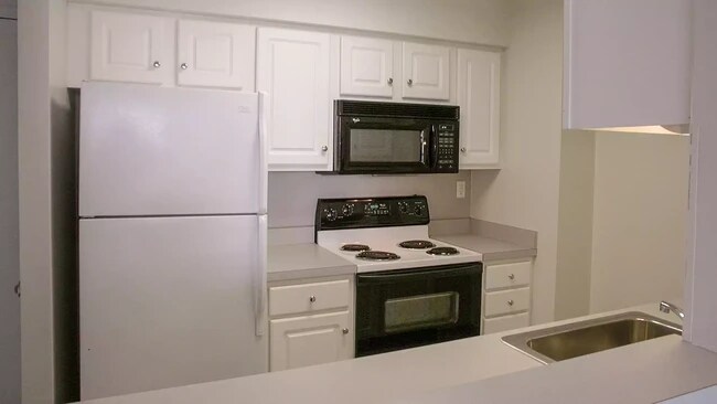 13 Magazine St, Unit 807B in Cambridge, MA - Foto de edificio - Building Photo