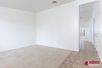 1033 Nina Dr in Casa Grande, AZ - Foto de edificio - Building Photo