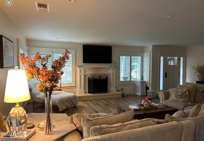 32 Dobkin Pl in Simi Valley, CA - Building Photo - Building Photo