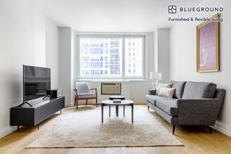 230 W 55th St in New York, NY - Foto de edificio - Building Photo